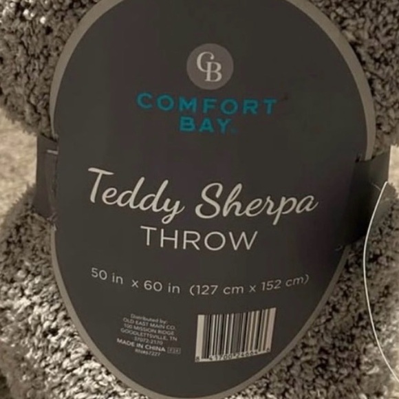 Comfort Bay Gray Teddy Sherpa Throw 50”x60” - Picture 2 of 2